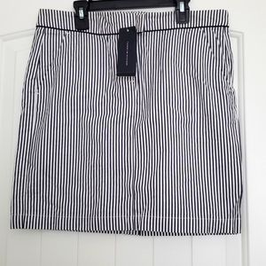 NWT!! Tommy Hilfiger Skirt (size 6) NEW